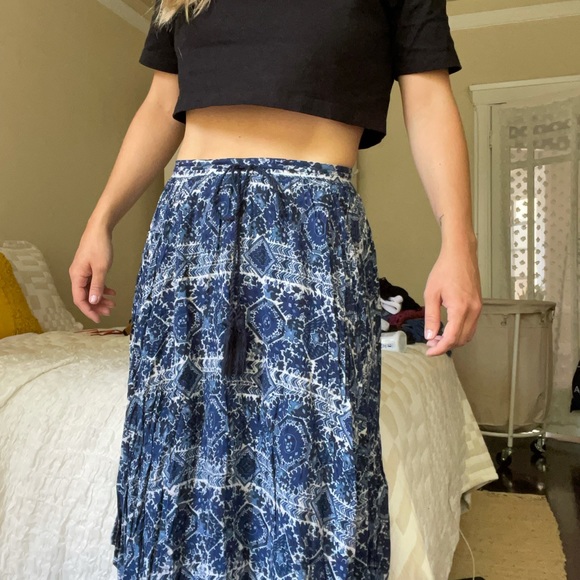 Hollister Midi Skirt - Picture 2 of 4